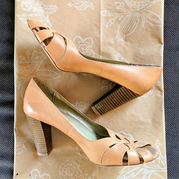 open toe heels size 9 - Picture 2 of 8